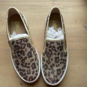 Never worn GBG (Guess) leopard slide on sneakers
